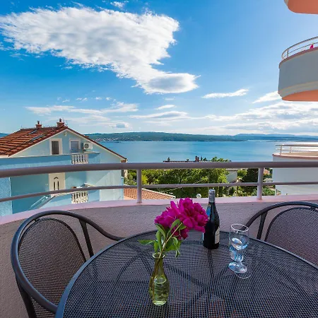 Romantisches Nur 500 Meter Zum Sandstrand Mit Meerblick, Klima, Wifi Lejlighed Crikvenica
