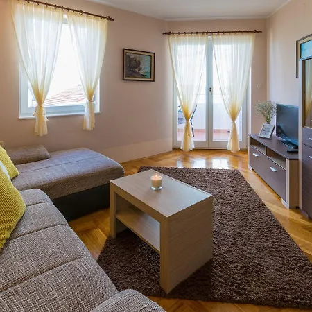 Romantisches Nur 500 Meter Zum Sandstrand Mit Meerblick, Klima, Wifi Crikvenica
