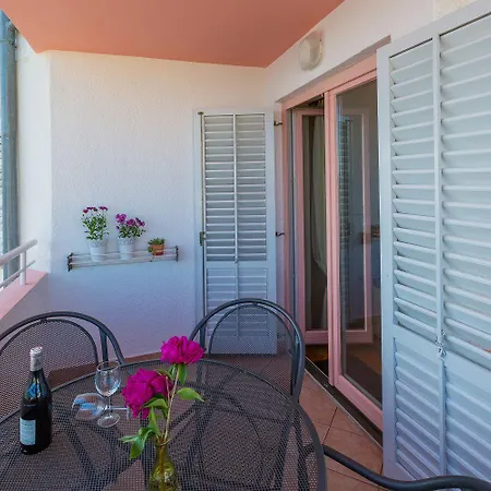 Romantisches Nur 500 Meter Zum Sandstrand Mit Meerblick, Klima, Wifi Appartement Crikvenica