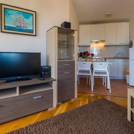 Romantisches Nur 500 Meter Zum Sandstrand Mit Meerblick, Klima, Wifi * Crikvenica