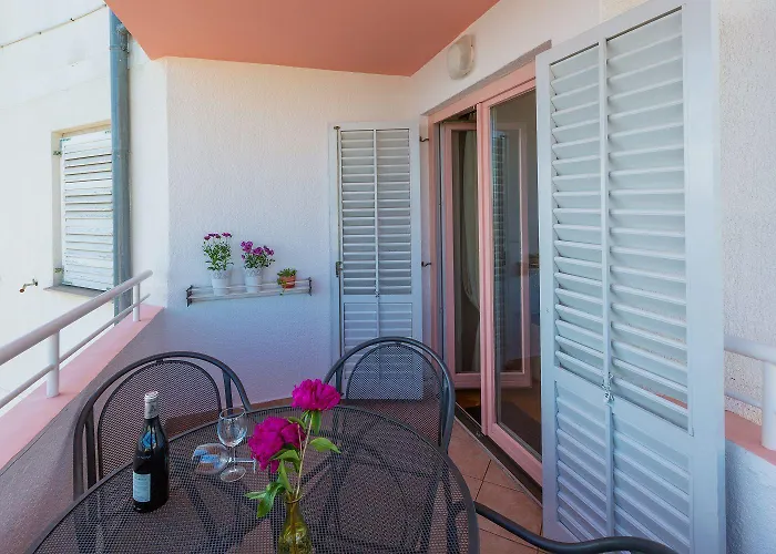 Romantisches Nur 500 Meter Zum Sandstrand Mit Meerblick, Klima, Wifi Appartement Crikvenica